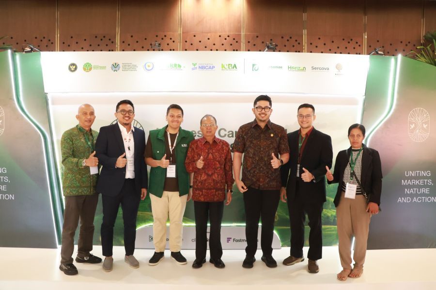 Gubernur Bali Wayan Koster memberikan sambutan pada acara Indonesia Carbon and Biodiversity Summit 2026, melalui paparan bertajuk “Aksi Iklim Bali: Regulasi, Implementasi, dan Peluang Kolaborasi" bertempat di Hotel Westin Resort, Nusa Dua, Badung, Bali, Selasa (8/9/2026). (foto/sukadana)