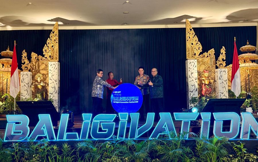 Gubernur Bali, Wayan Koster, bersama dengan Kepala Perwakilan BI Provinsi Bali Erwin Soeriadimadja, Deputi Bidang Pelaporan dan Pengawasan PPATK Dr. Fhitriodi, dan Kapolda Bali Irjen Pol. Daniel Adityajaya, secara resmi membuka Bali Digital Innovation Festival 2026 bertempat di Hotel Prime Plaza, Denpasar, Bali, Selasa (28/4/2026). (foto/sukadana)