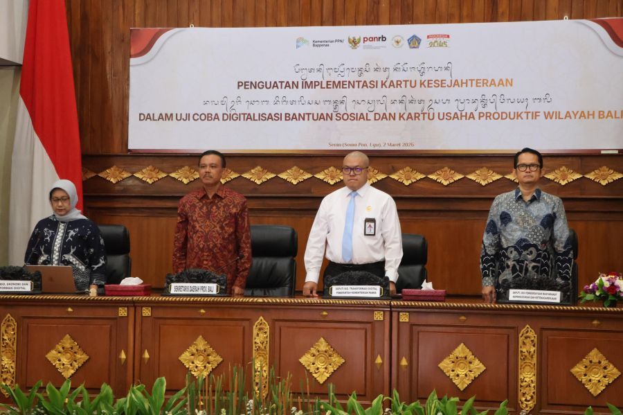 Sekretaris Daerah Provinsi Bali, Dewa Made Indra, mewakili Gubernur Bali menghadiri audiensi penguatan implementasi kartu kesejahteraan dalam rangka uji coba digitalisasi bantuan sosial dan kartu usaha produktif di Bali, di Gedung Wiswa Sabha Utama, Kantor Gubernur Bali, Denpasar, Senin (2/3/2026). (Foto/sukadana)