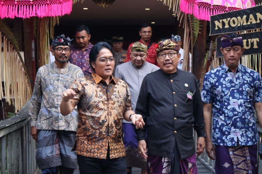 Wakil Gubernur Bali, I Nyoman Giri Prasta, secara resmi membuka Bali Spirit Festival 2026 di Puri Padi Ubud, Gianyar, Bali, Rabu (15/4/2026). (foto/sukadana)