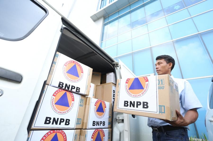podiumnews.com-BNPB Serahkan Bantuan Masker bagi WNI di TIongkok