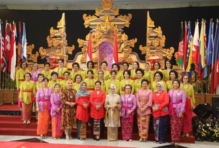 Dibuka Ibu Iriana Jokowi, Ny Putri Koster Harap Bali Selenggarakan Bazar Amal Seperti WIC