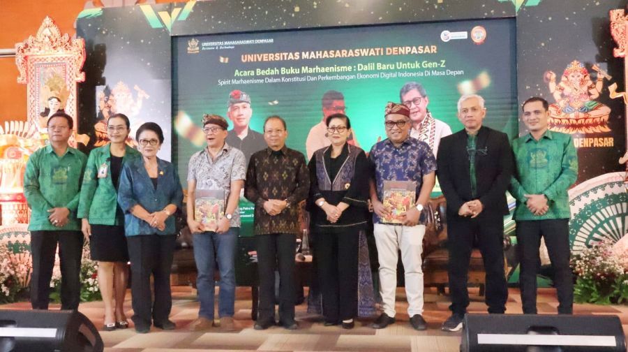 Gubernur Bali Wayan Koster menghadiri Bedah Buku karya Rocky Gerung berjudul Marhaenisme: Dalil Baru untuk Gen Z yang digelar di Auditorium Universitas Mahasaraswati (Unmas) Denpasar, Bali, Selasa (21/7/2026). (foto/sukadana)