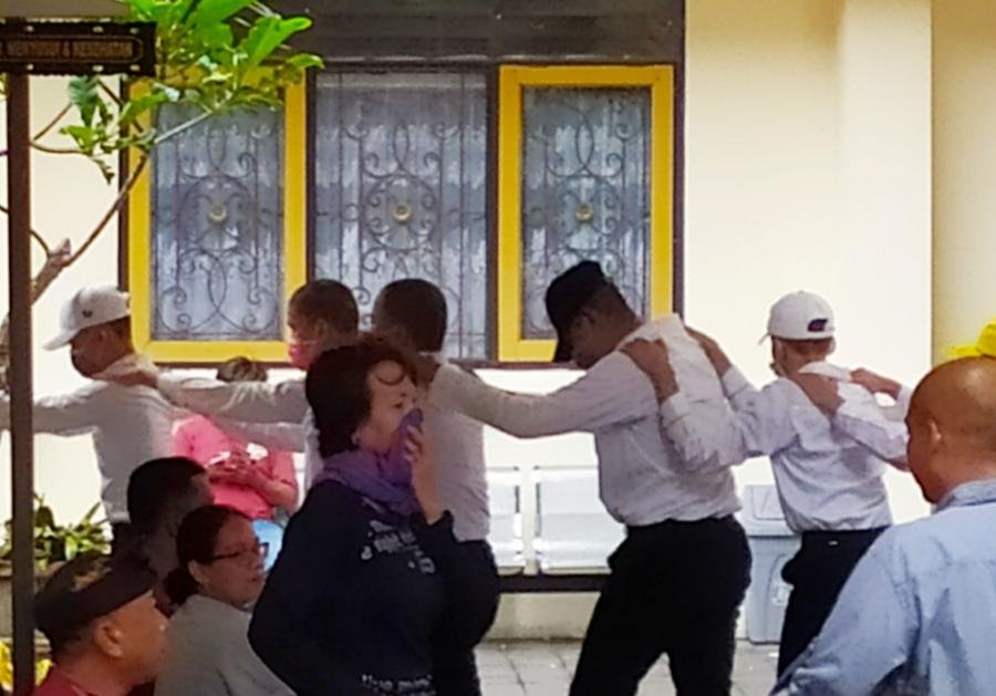14 Anak Anggota Geng Motor Pelaku Begal Menangis di Sidang