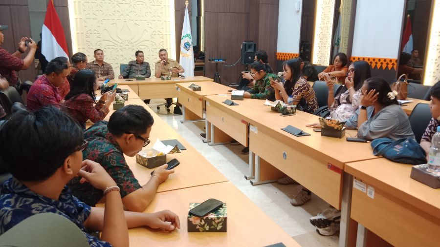 podiumnews.com-Belajar Dukungan Regulasi EBT, Sekretariat DPRD Bali Kunjungi DPRD DKI Jakarta