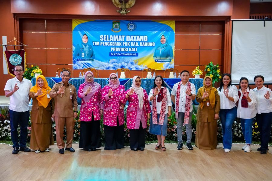 Nyonya Rasniathi Adi Arnawa memimpin rombongan TP. PKK Kabupaten Badung mengunjungi Sekretariat TP. PKK Kota Tangerang, Banten, Selasa (5/5/2026). (foto/adi)