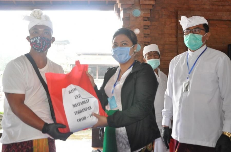 podiumnews.com-Bupati Tabanan Distribusikan Beras untuk 17. 844 Masyarakat