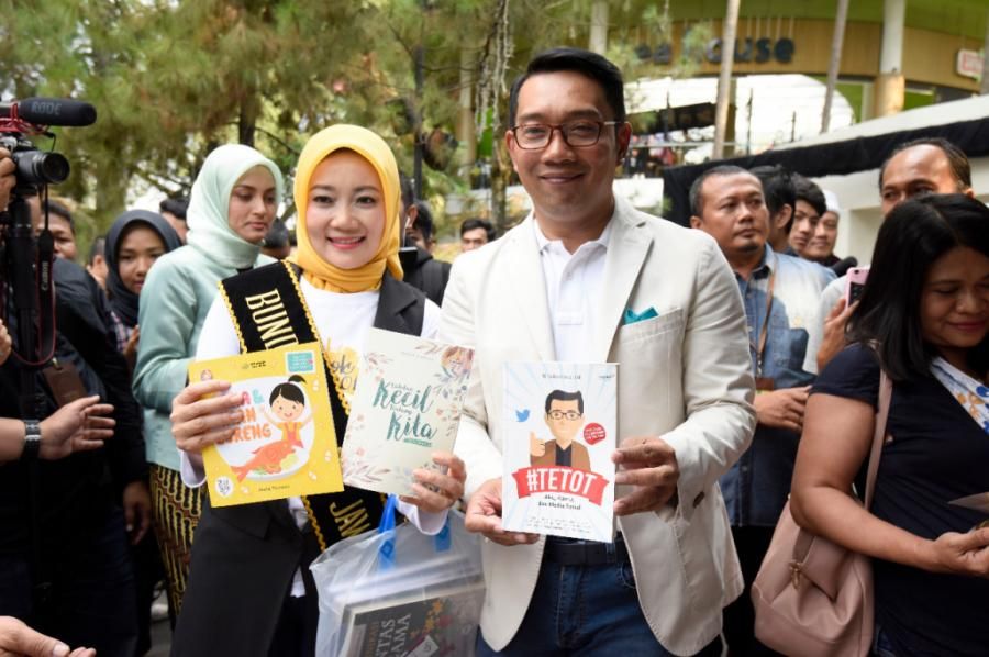 Kang Emil: Jangan Malas Membaca