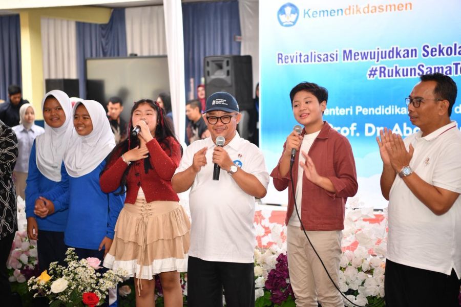 podiumnews.com-Bersama Mendikdasmen Ratusan Murid Deklarasikan Gerakan Rukun Sama Teman