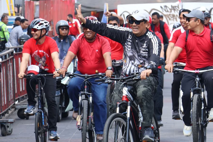 podiumnews.com-Bersepeda Bersama Komunitas, Bupati Tabanan Tinjau Pembangunan Penataan Area