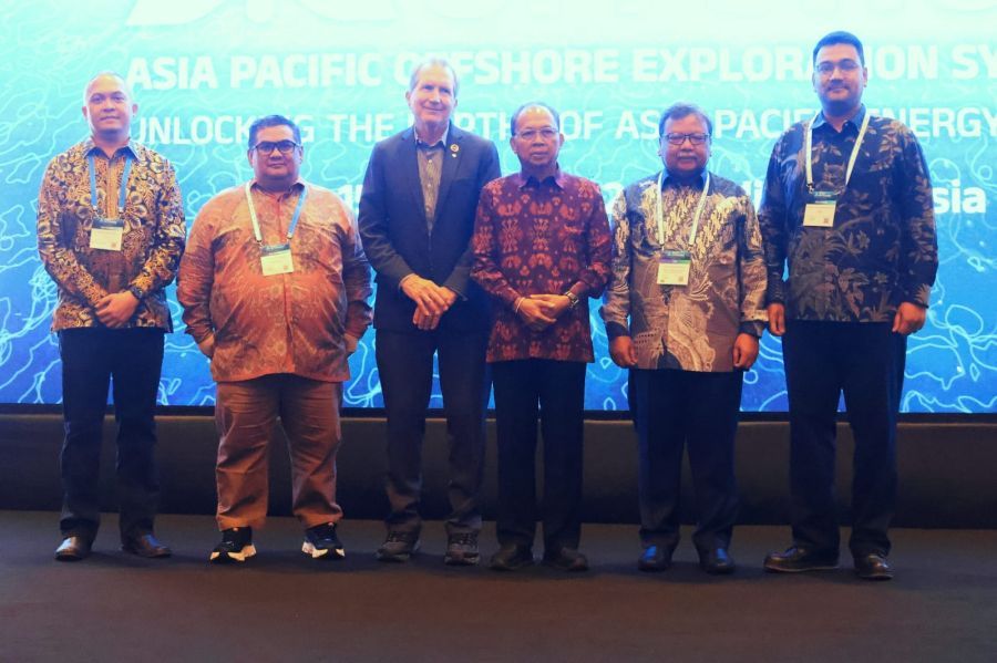 Gubernur Bali Wayan Koster hadir dan berbicara pada Simposium Explorasi Lepas Pantai Asia-Pasifik (APEX) 2026 yang berlangsung di Hotel Padma Kuta, Rabu (15/4/2026). (foto/sukadana)