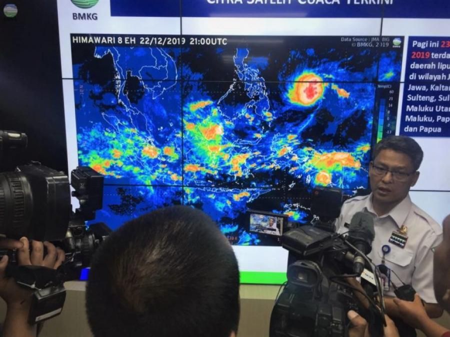 podiumnews.com-BMKG Ingatkan Masyarakat Waspadai Cuaca Ekstrem pada Libur Nataru