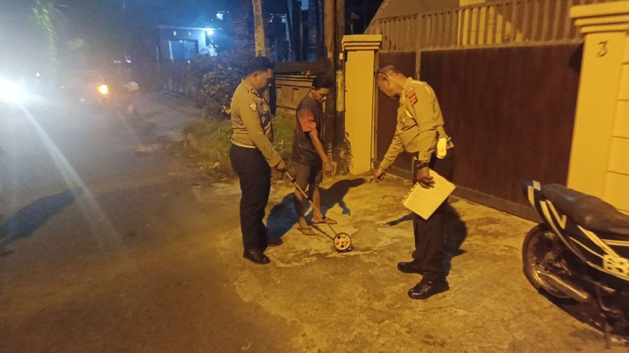 Lokasi kecelakaan maut truk yang disopiri ayahnya menabrak anaknya, di Jalan ?Serma Jodog, tepatnya depan Rumah Nomor 3, KM 3, Dauh Puri Kelod, Denpasar Barat, Denpasar, Bali, Rabu (18/2/2026) sore. (foto/hes)