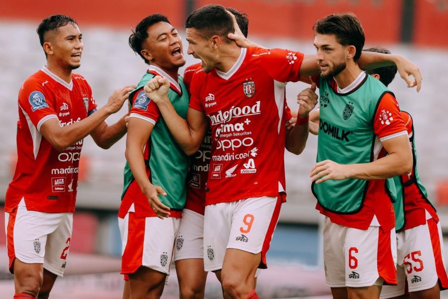 Boris Kopitovic melakukan selebrasi setelah menceploskan gol ke gawang Bhayangkara Presisi Lampung FC dalam pekan ke-33 BRI Super League 2025/26. Laga yang berlangsung di Stadion Kapten I Wayan Dipta, Gianyar, Bali, Minggu (17/5/2026). (baliutd)