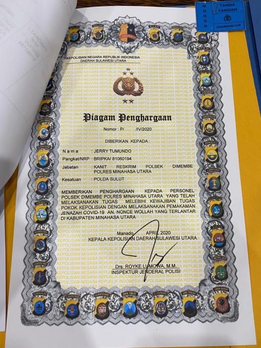 podiumnews.com-Bantu Makamkan Jenazah Covid-19, Kapolri Hadiahi Tiket Sekolah Untuk Bripka Jerry