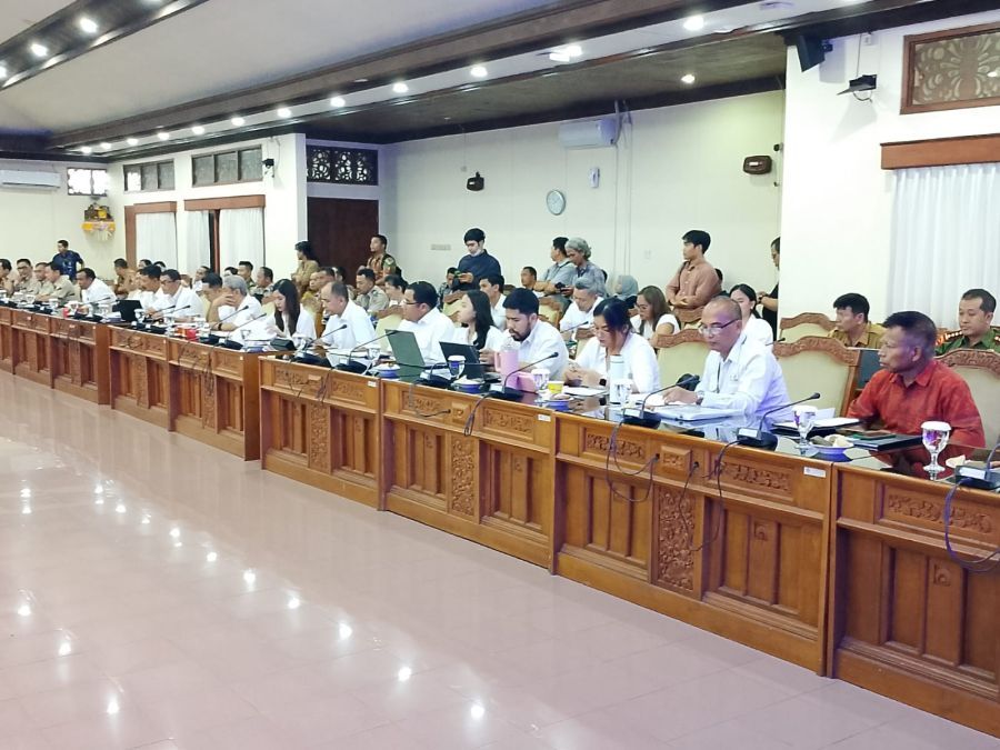 RDP BTID dengan Pansus TRAP DPRD Bali, Senin (23/2/2026) di Denpasar. (foto/sukadana)