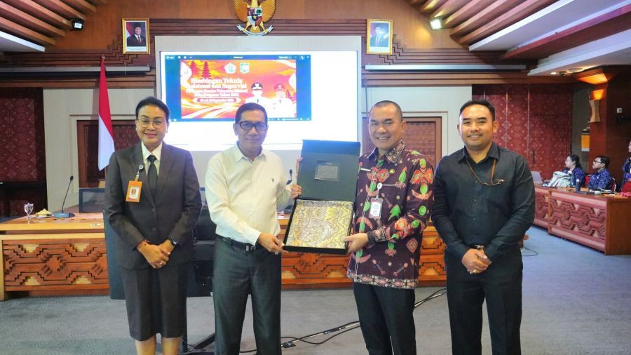 Sekda Kota Denpasar, I Gusti Ngurah Eddy Mulya, membuka Bimbingan Teknis Asistensi dan Supervisi Penerapan Standar Pelayanan Minimal Kota Denpasar Tahun 2026 di Gedung Graha Sewaka Dharma, Denpasar, Bali, Selasa (29/9/2026). (foto/sukadana)
