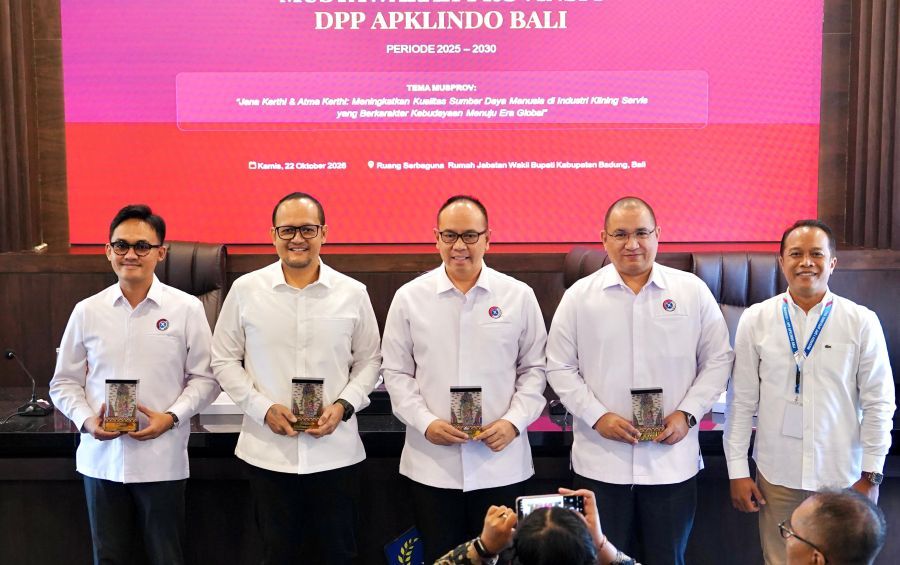 Wabup Badung Bagus Alit Sucipta secara resmi membuka acara Musprov I Dewan Pengurus Daerah Apklindo Bali di Ruang Serbaguna Rumah Jabatan Wakil Bupati Badung, Bali, Kamis (22/10/2026). (foto/adi)