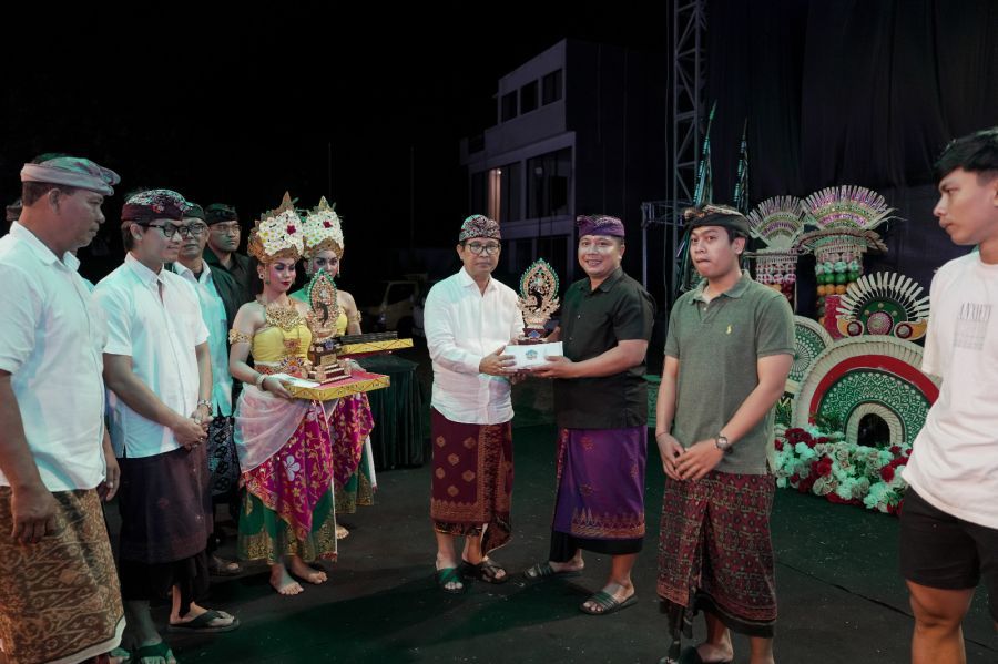 Bupati Badung I Wayan Adi Arnawa saat hadiri Porsenides Desa Canggu 2026 di Lapangan Desa Canggu, Kecamatan Kuta Utara, Badung, Bali, Sabtu (22/8/2026). (foto/adi)