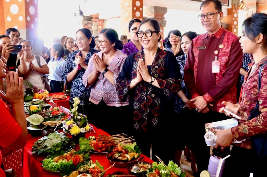 podiumnews.com-Bulan Bung Karno, Ny Rai Wahyuni Sanjaya Jadi Juri Kehormatan