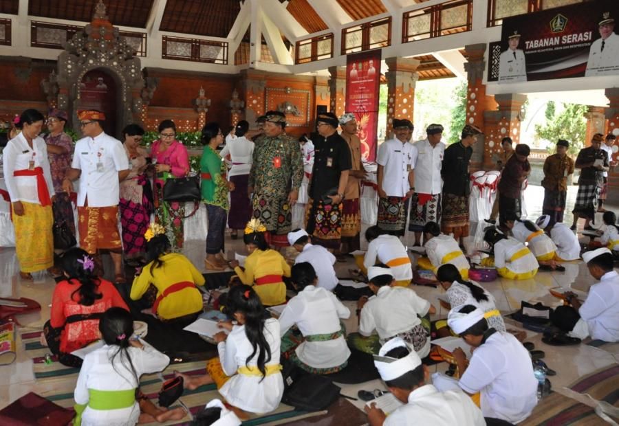 podiumnews.com-Bulan Bahasa Bali, Ajang Pelestarian Bahasa, Sastra dan Aksara Bali