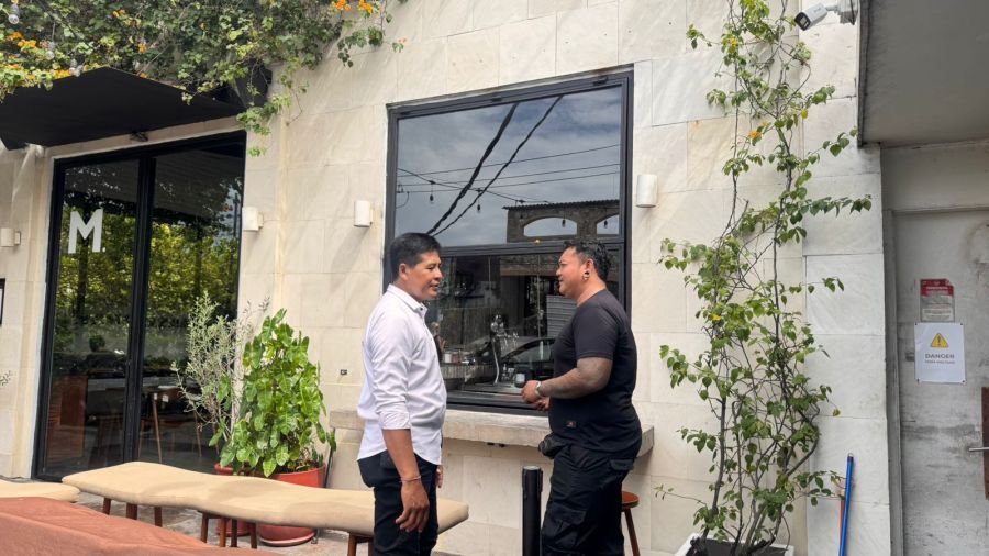 Bule asal Maldives diduga terkena hipnotis setelah berkenalan dengan pelaku 2 warga negara asing (WNA) di sebuah restoran di kawasan Canggu, Kuta Utara, Badung, Bali, Jumat (24/4/2026) lalu. (foto/hes)