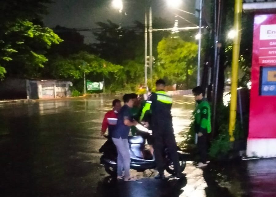 Kecelakaan lalu lintas terjadi di pertigaan Jalan Imam Bonjol-Jalan Pulau Galang km 5, tepatnya depan pom bensin, Pemecutan Klod, Denpasar Barat, Denpasar, Bali, Jumat (27/2/2026). (foto/hes)