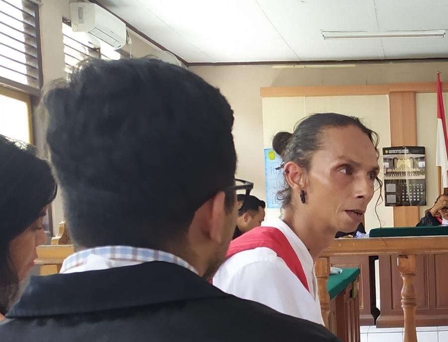 Selundupkan Ganja dari Swiss, Bule Ini Terancam 15 Tahun Bui