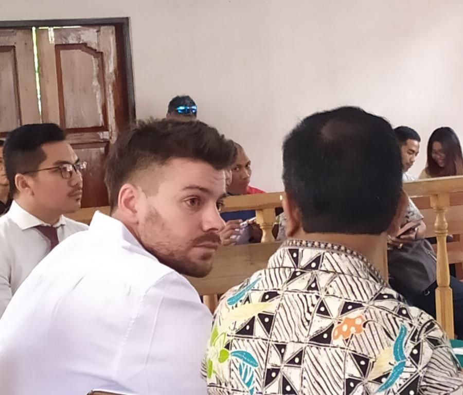 Bule Aussie Mabuk Tendang Pemotor di Kuta, Dituntut 4 Bulan Kurungan