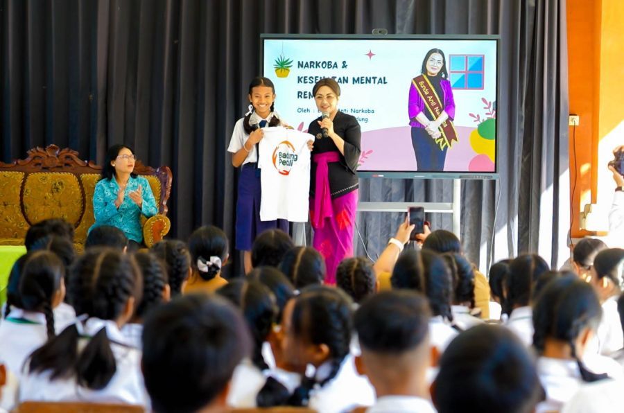 podiumnews.com-Bunda Anti Narkoba Badung Sosialisasikan Anti Narkoba di SMPN 4 Petang