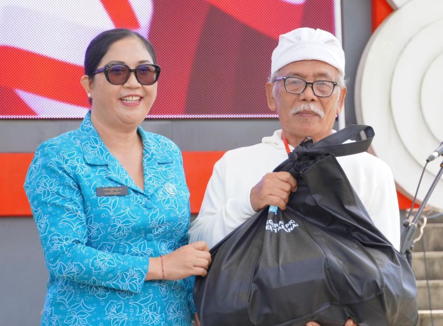 podiumnews.com-Bunda Rai Hadiri Pasar Rakyat PKK Bali, Perkuat Sinergi Berbagi