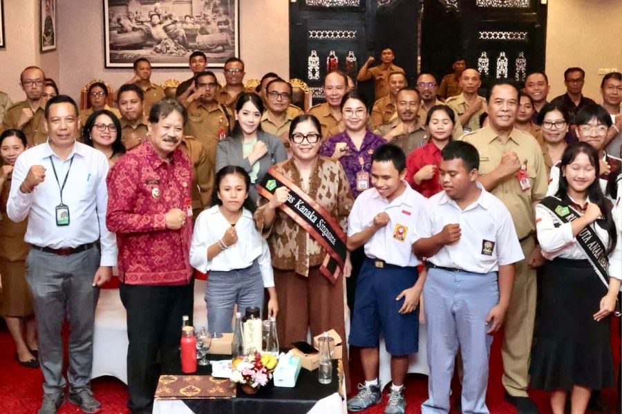 Memperingati Hari Ibu Nasional, Ketua TP PKK Kabupaten Tabanan sekaligus Bunda Forum Anak Daerah (FAD) Kabupaten Tabanan, Ny. Rai Wahyuni Sanjaya, melaksanakan dua agenda penting di Tabanan, Bali, Senin (22/12/2025). (foto/prokopimtabanan)