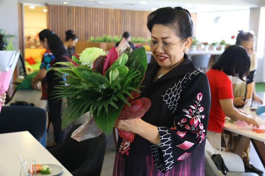 podiumnews.com-Naikan Gengsi Bunga Lokal, Ny. Putri Koster Ajak Tak Tergantung Impor