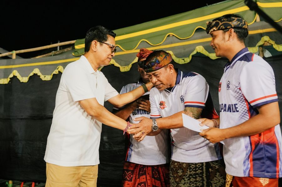 podiumnews.com-Bupati Adi Arnawa Buka Porgana Cup IV Tumbak Bayuh