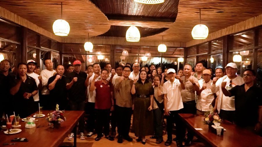 Bupati Badung I Wayan Adi Arnawa dan Ketua TP. PKK Badung Nyonya Rasniathi Adi Arnawa menghadiri acara pengukuhan pengurus Badung Peduli Kecamatan Mengwi di Wisata Kuliner Payuk Jakan, Jalan Raya Munggu Kapal, Badung, Bali, Minggu (10/5/2026). (foto/adi)