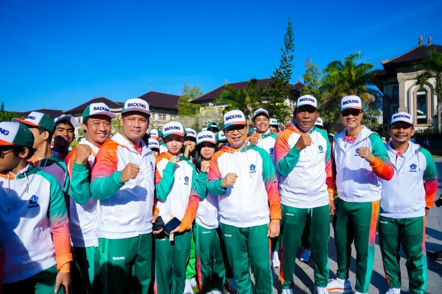podiumnews.com-Bupati Adi Arnawa Lepas Kontingen Badung ke Porjar Bali