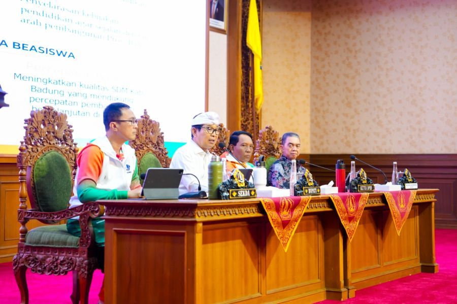 podiumnews.com-Bupati Adi Arnawa Pimpin Sosialisasi Program Beasiswa 'Nak Badung'