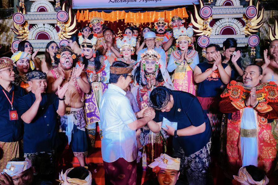 podiumnews.com-Bupati Adi Arnawa Saksikan Pementasan Calonarang Duta Badung di PKB