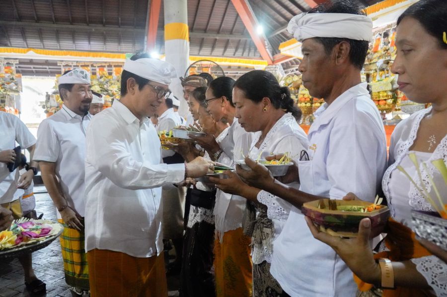 podiumnews.com-Bupati Badung Apresiasi Semangat Krama Desa Adat Mengwi Gelar Karya