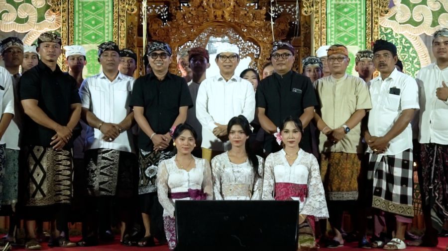 Bupati Badung I Wayan Adi Arnawa saat menghadiri perayaan HUT Ke-49 ST Bhakti Karya Banjar Juwet, Desa Abiansemal, di Wantilan Pura Dalem Pakuaji, Abiansemal, Badung, Bali, Rabu (28/10/2026). (foto/adi)