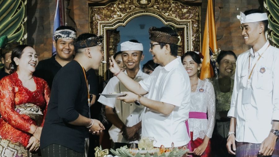 Bupati Badung I Wayan Adi Arnawa menghadiri peringatan HUT. Ke-48 STT. Sila Karma Banjar Baler Pasar dan STT. Sila Dharma Banjar Tengah, Desa Adat Tegal, Desa Darmasaba, Badung, Bali, Minggu (26/7/2026). (foto/adi)