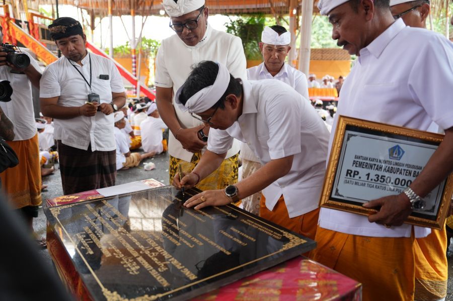 podiumnews.com-Bupati Badung Hadiri Karya Ngenteg Linggih di Desa Adat Semana