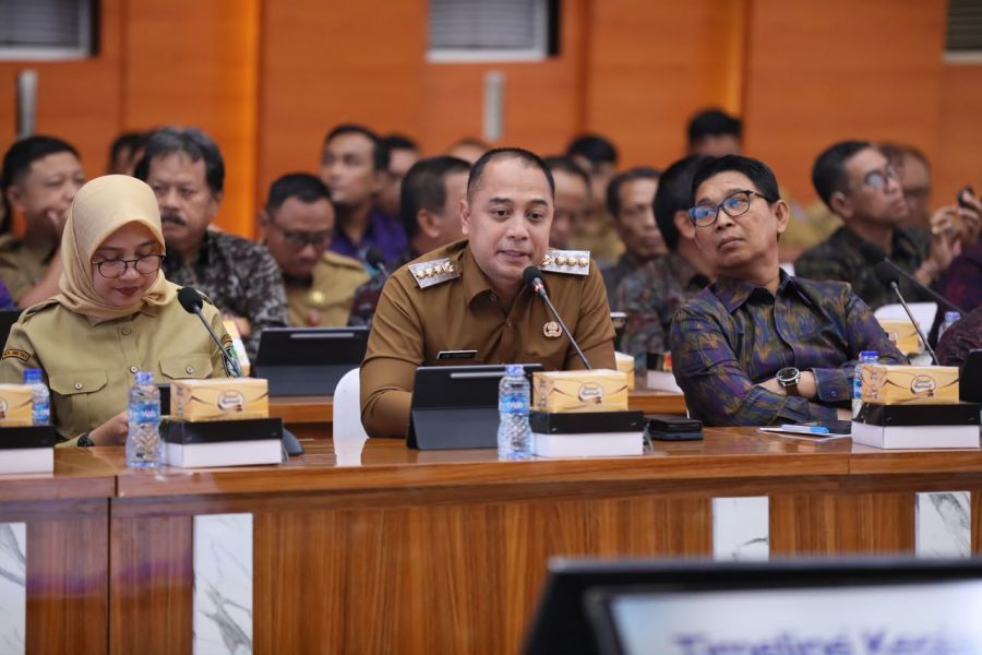 Bupati Badung I Wayan Adi Arnawa saat menghadiri Rakor Monitoring Pelaksanaan Kegiatan Perluasan Piloting Digitalisasi Bansos, yang dipimpin langsung oleh Menteri Dalam Negeri Tito Karnavian beserta jajaran, di Gedung Sasana Bhakti Praja Kementerian Dalam Negeri, Jakarta Pusat, Selasa (30/6/2026). (foto/adi)