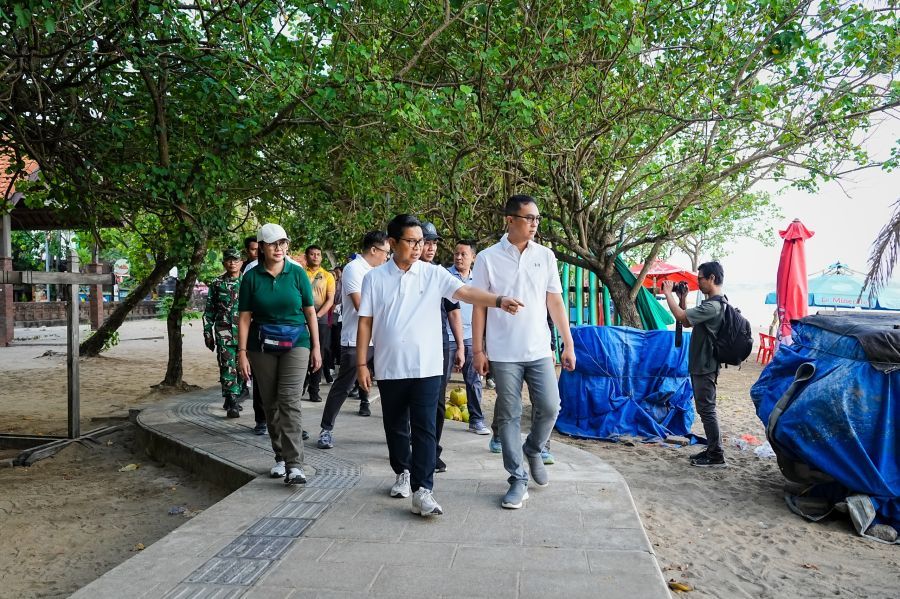 podiumnews.com-Bupati Badung Intensifkan Pengawasan Sampah Sektor Horeka di Legian