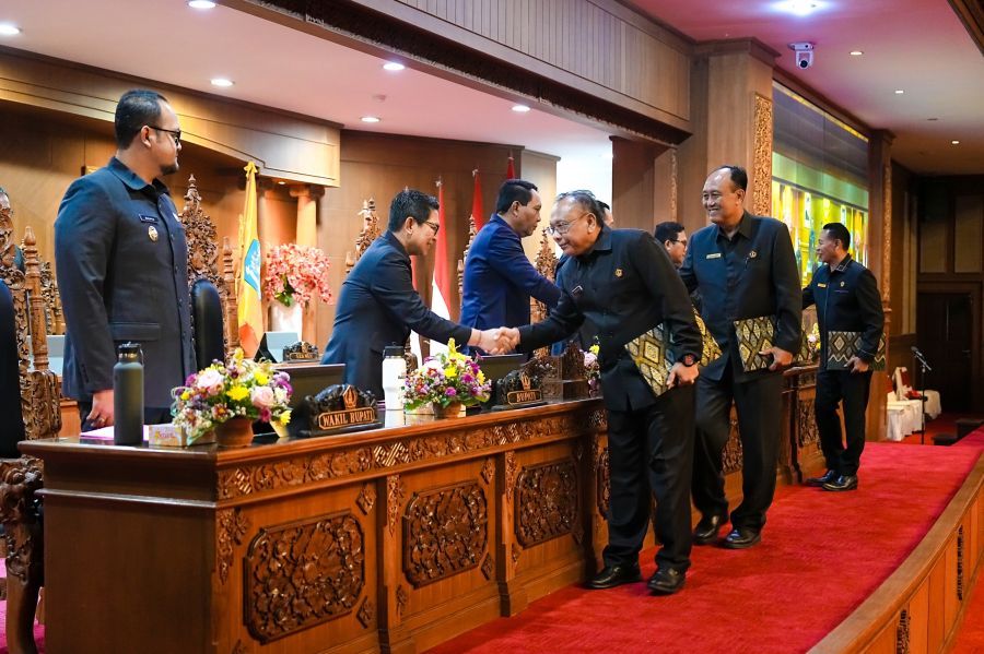 podiumnews.com-Bupati Badung Jelaskan Ranperda Pertanggungjawaban APBD 2025 di Paripurna DPRD