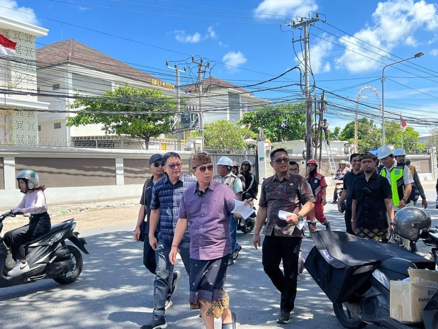 podiumnews.com-Bupati Badung Pastikankan Pembangunan 4 Akses Jalan Sedang Berproses