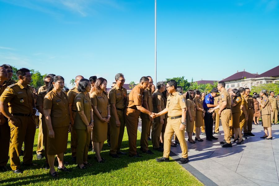 podiumnews.com-Bupati Badung Perintahkan Pegawai Bangun Budaya Pilah Sampah