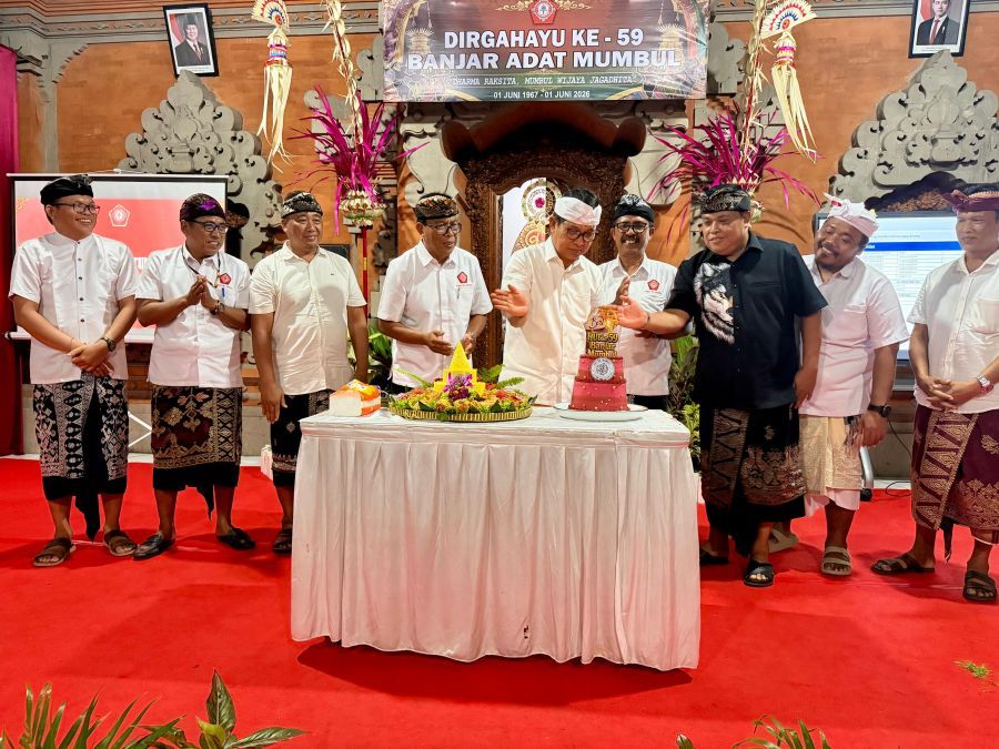 Bupati Badung I Wayan Adi Arnawa saat menghadiri perayaan HUT Banjar Mumbul ke -59 Tahun sekaligus launching Aplikasi Sikap Mumbul, di Balai Banjar Mumbul, Kuta Selatan, Badung, Bali, Senin (29/6/2026). (foto/adi)