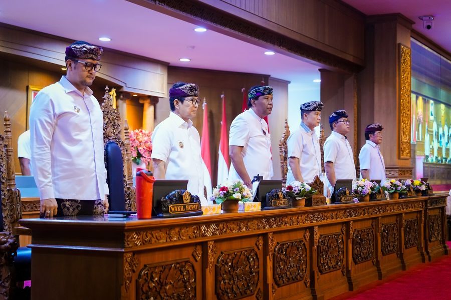 Bupati Badung I Wayan Adi Arnawa saat menghadiri Rapat Paripurna DPRD Kabupaten Badung Masa Persidangan Pertama Tahun Sidang 2026–2027 di Ruang Sidang Utama Gosana Sekretariat DPRD Badung, Bali, Kamis (29/10/2026). (foto/adi)