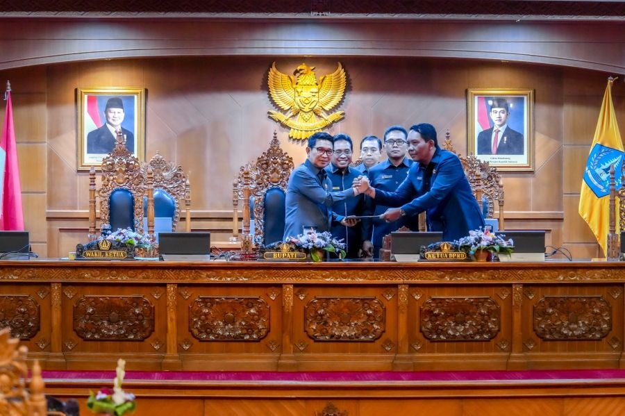 podiumnews.com-Bupati Badung Sampaikan Raperda APBD dan Insentif Penanaman Modal